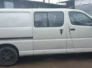 Toyota HiAce 2000 White