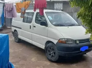 Toyota HiAce 2000 White