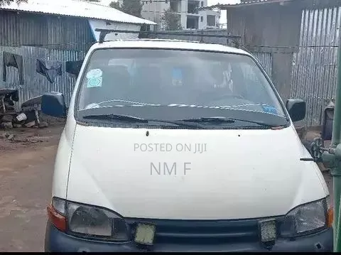 Toyota HiAce 2000 White