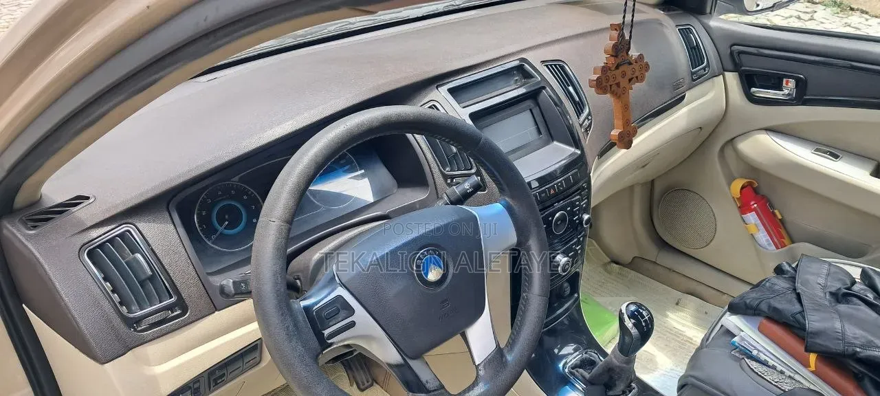 Geely Emgrand EC7 2016 Gold