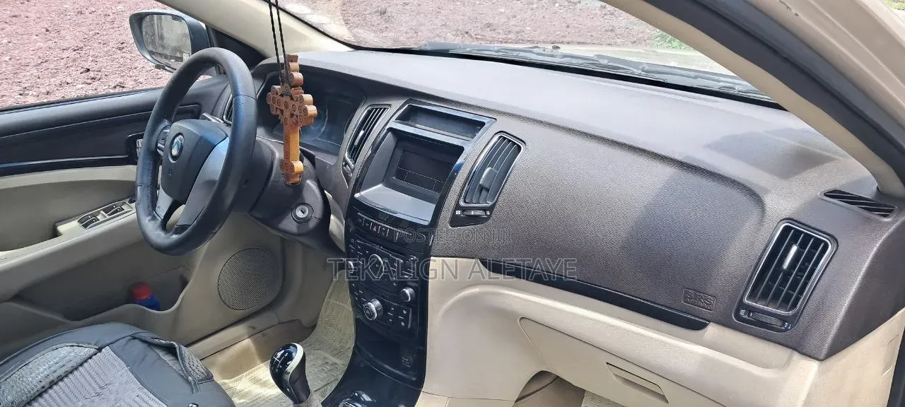 Geely Emgrand EC7 2016 Gold