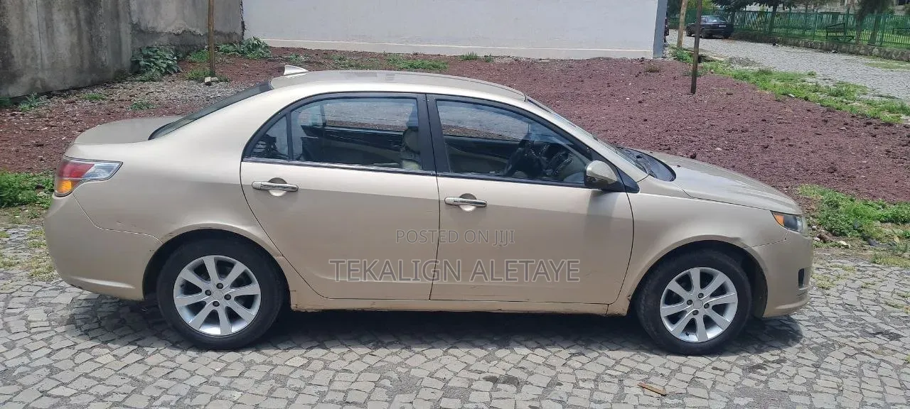 Geely Emgrand EC7 2016 Gold