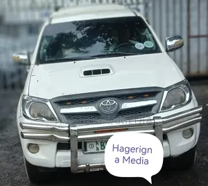 Toyota Hilux 2010 White
