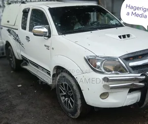 Toyota Hilux 2010 White
