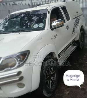 Toyota Hilux 2010 White