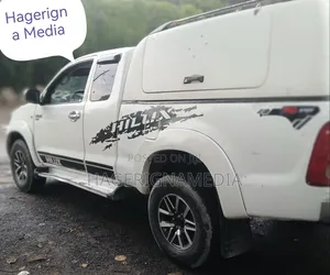Toyota Hilux 2010 White