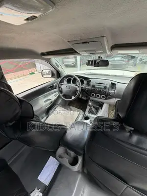 Toyota Tacoma Access Cab I4 2005 White