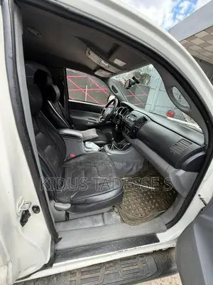 Toyota Tacoma Access Cab I4 2005 White
