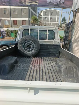 Toyota Land Cruiser 2009 White
