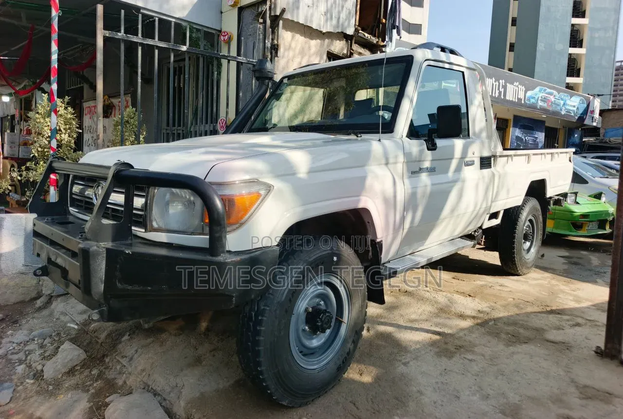 Toyota Land Cruiser 2009 White