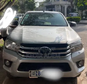 Toyota Hilux 2017 Silver