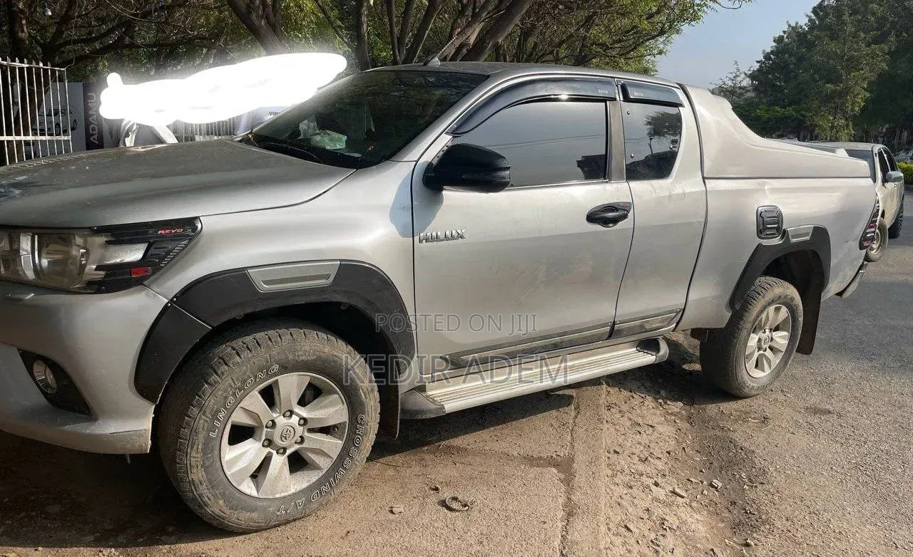 Toyota Hilux 2017 Silver