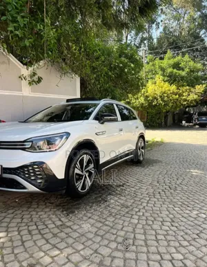 Volkswagen ID.6 2024 Off white