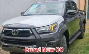 New Toyota Hilux 2025 Gray