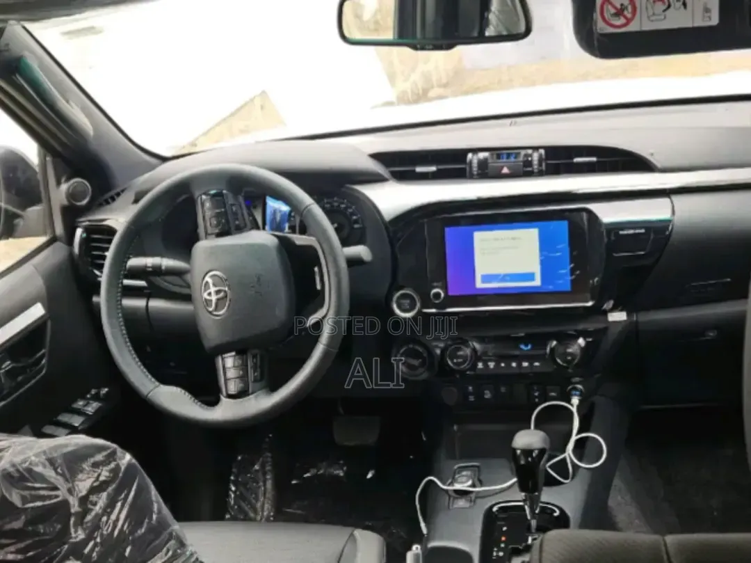 New Toyota Hilux 2025 Gray