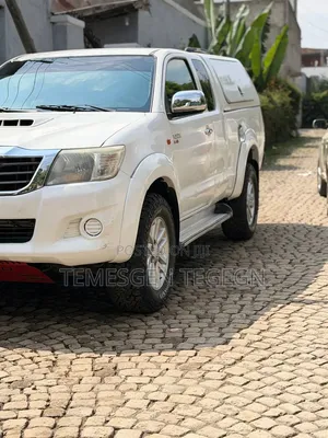 Toyota Hilux 2010 White