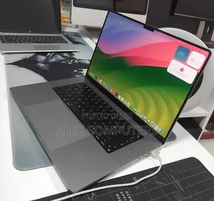 New Laptop Apple MacBook 32GB Apple M1 Max SSD 1T
