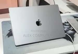 New Laptop Apple MacBook 32GB Apple M1 Max SSD 1T