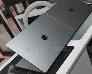 New Laptop Apple MacBook 32GB Apple M1 Max SSD 1T