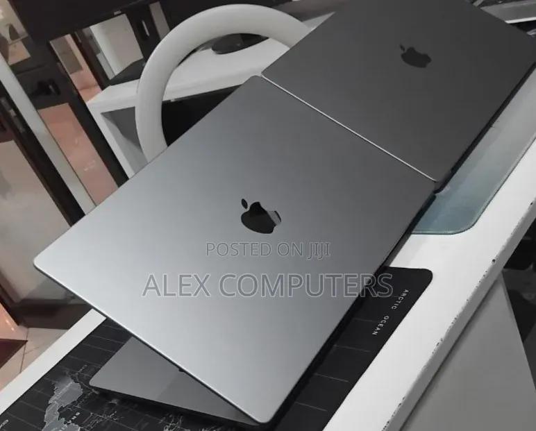 New Laptop Apple MacBook 32GB Apple M1 Max SSD 1T