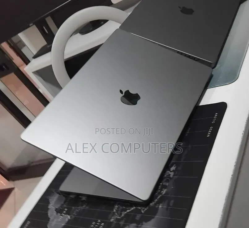 New Laptop Apple MacBook 32GB Apple M1 Max SSD 1T