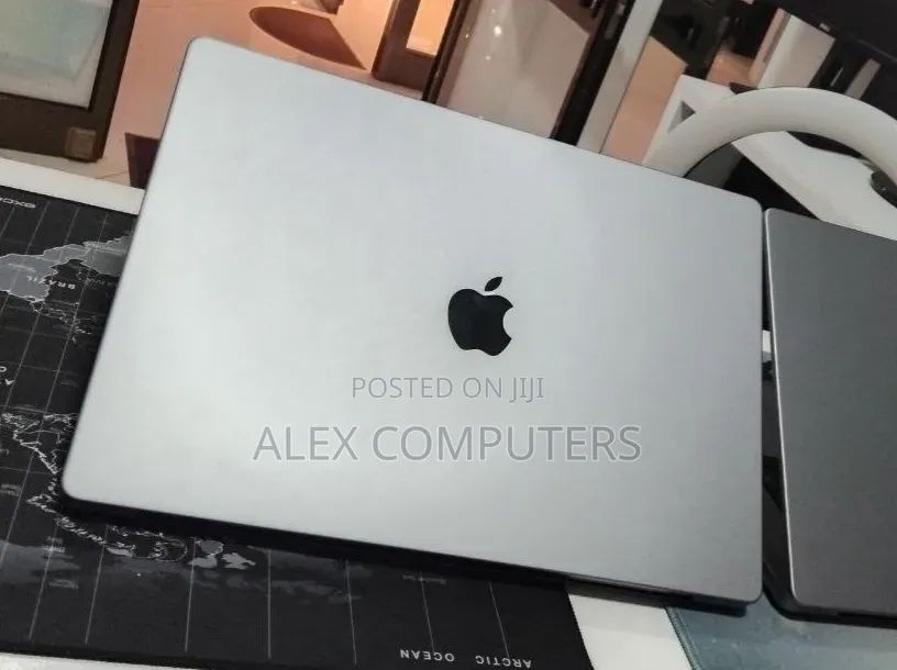 New Laptop Apple MacBook 32GB Apple M1 Max SSD 1T