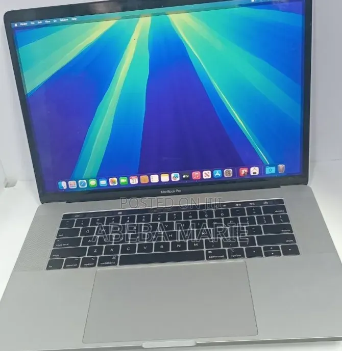 New Laptop Apple MacBook Pro 2018 16GB Intel Core i7 SSD 512GB