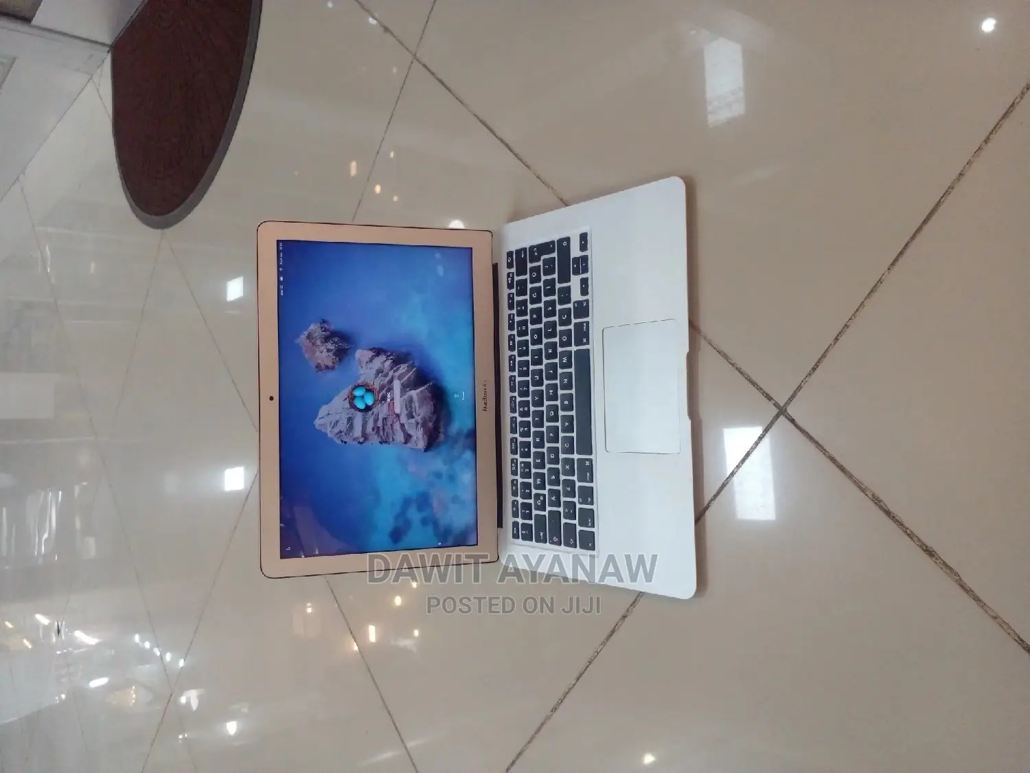 New Laptop Apple MacBook 2017 8GB Intel Core I5 SSD 256GB