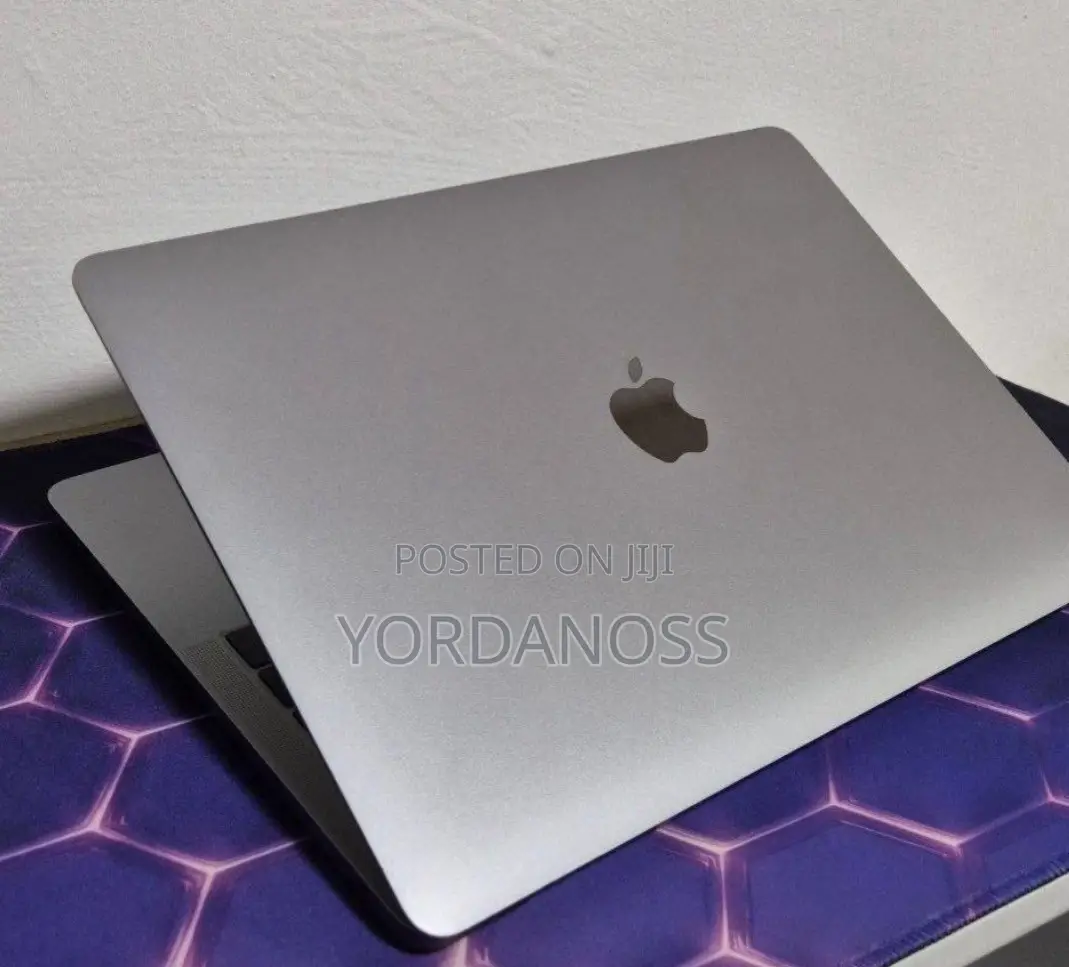 New Laptop Apple MacBook Pro 2017 8GB Intel Core i5 SSD 256GB