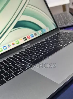 New Laptop Apple MacBook Pro 2017 8GB Intel Core i5 SSD 256GB