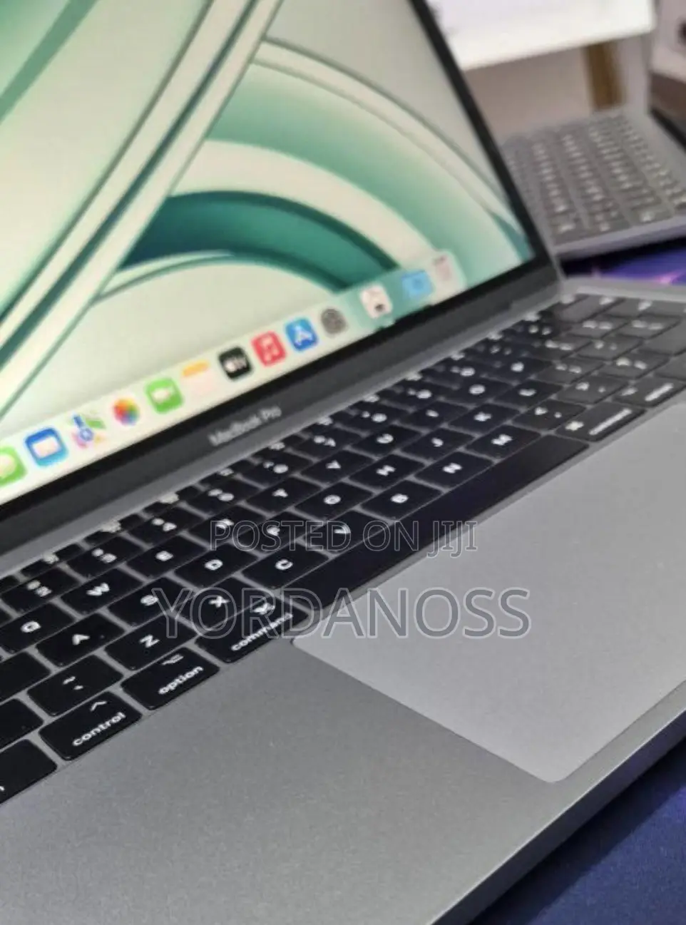 New Laptop Apple MacBook Pro 2017 8GB Intel Core i5 SSD 256GB