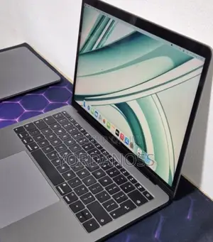 New Laptop Apple MacBook Pro 2017 8GB Intel Core i5 SSD 256GB
