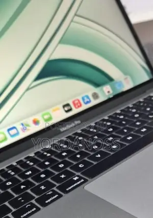 New Laptop Apple MacBook Pro 2017 8GB Intel Core i5 SSD 256GB