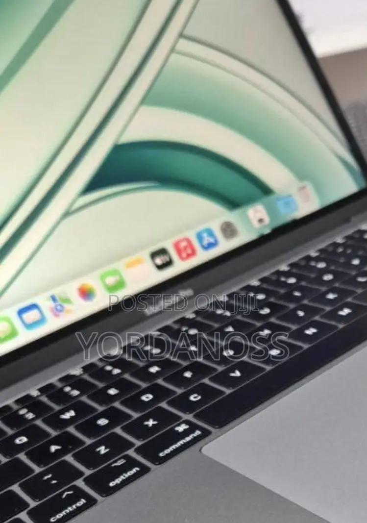 New Laptop Apple MacBook Pro 2017 8GB Intel Core i5 SSD 256GB
