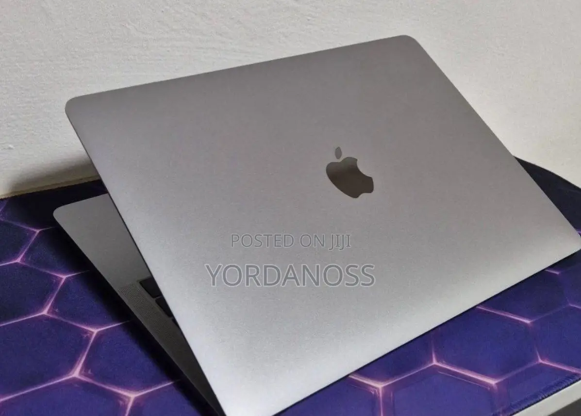 New Laptop Apple MacBook Pro 2017 8GB Intel Core i5 SSD 256GB