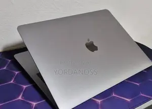 New Laptop Apple MacBook Pro 2017 8GB Intel Core i5 SSD 256GB