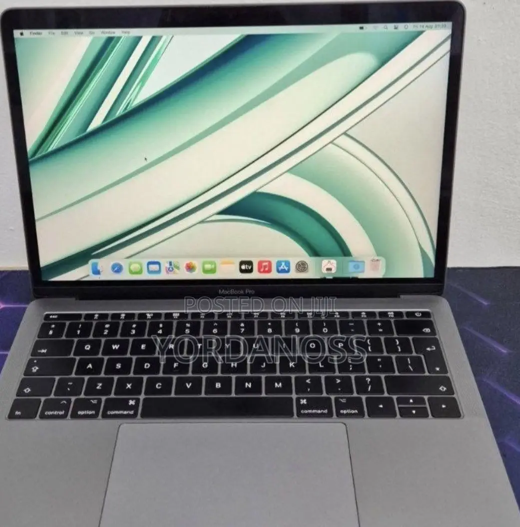 New Laptop Apple MacBook Pro 2017 8GB Intel Core i5 SSD 256GB