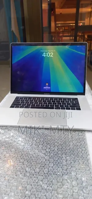 New Laptop Apple MacBook 2018 16GB Intel Core i5 SSD 256GB