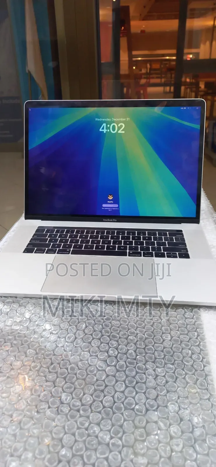 New Laptop Apple MacBook 2018 16GB Intel Core i5 SSD 256GB