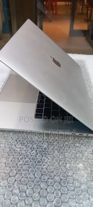 New Laptop Apple MacBook 2018 16GB Intel Core i5 SSD 256GB