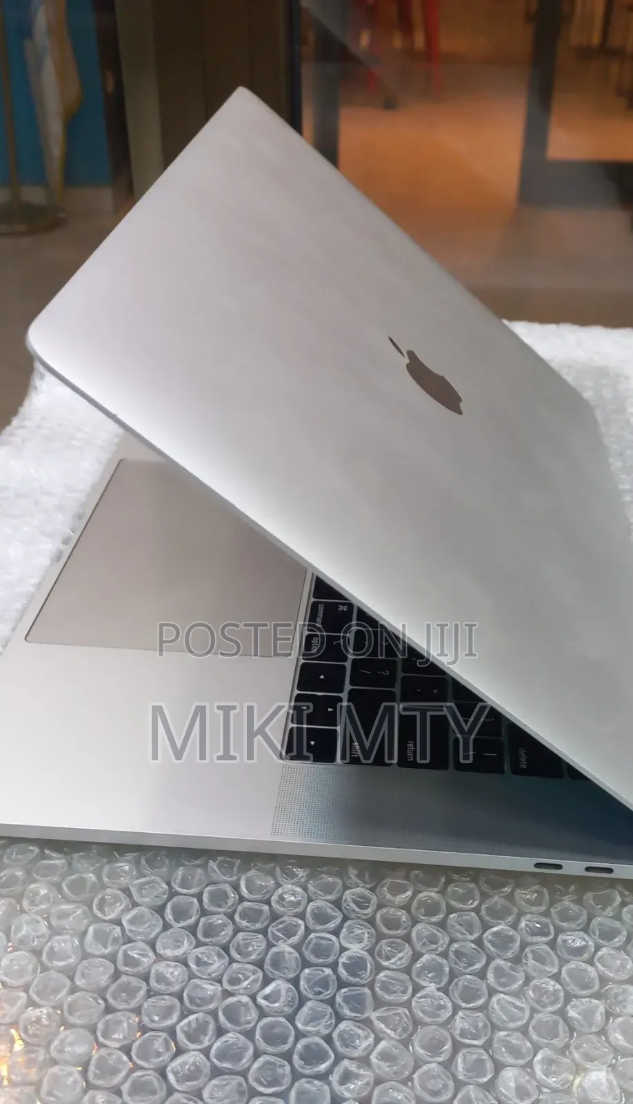 New Laptop Apple MacBook 2018 16GB Intel Core i5 SSD 256GB