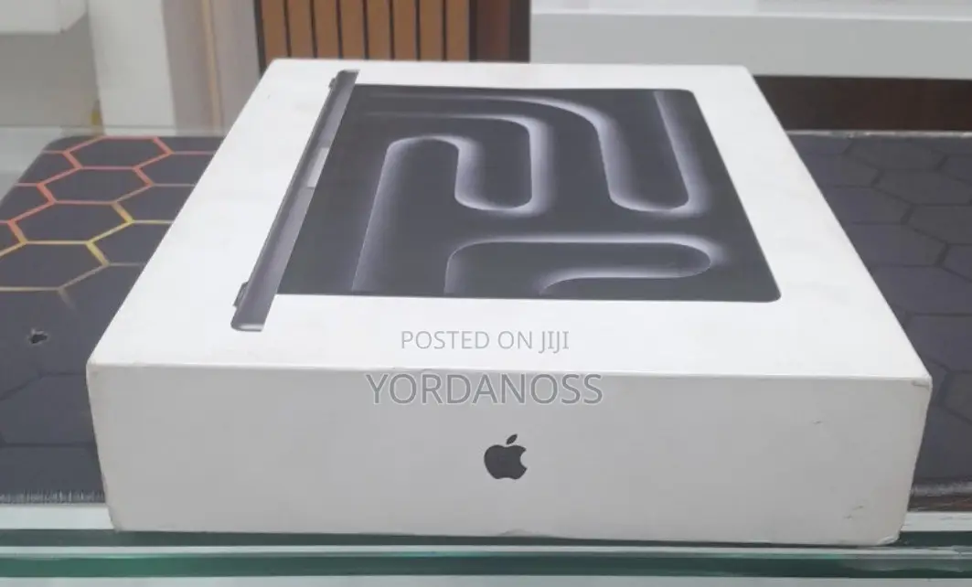 New Laptop Apple MacBook Pro 2025 M5 16GB Apple M5 SSD 512GB