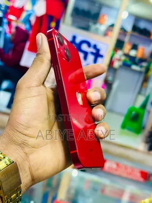 Apple iPhone 13 128 GB Red