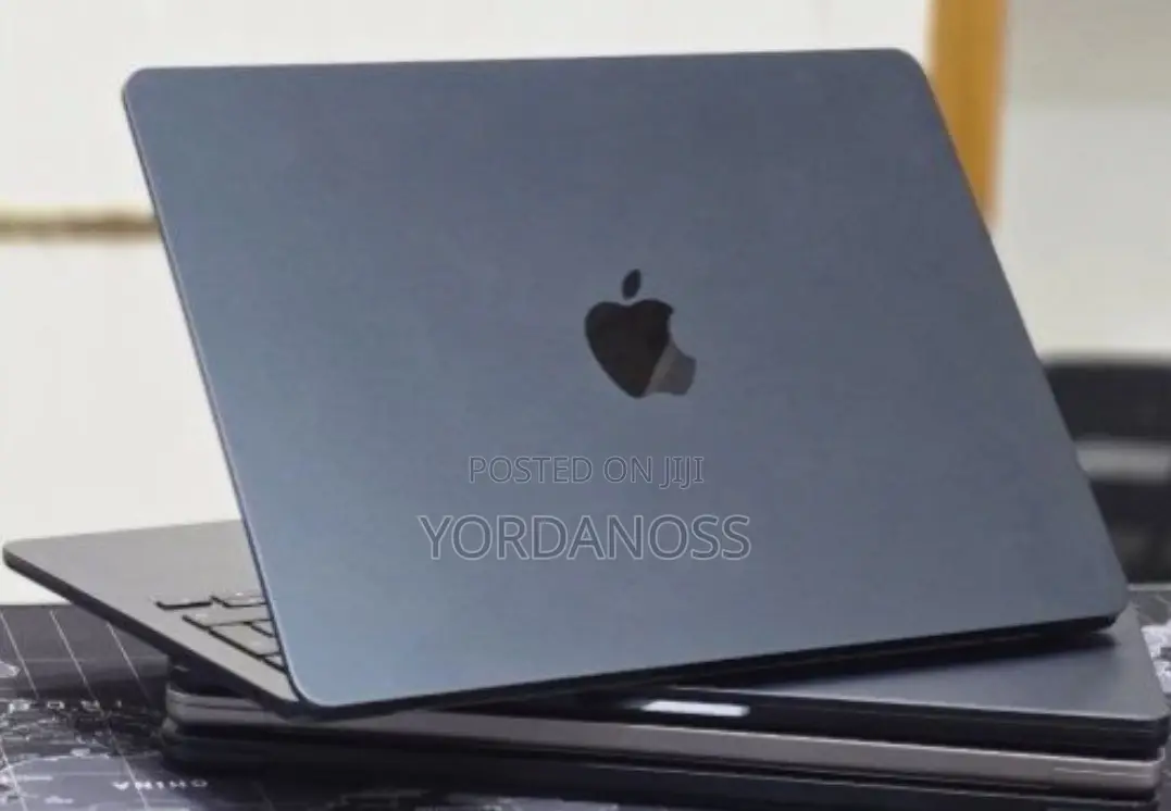 New Laptop Apple MacBook Air 2025 M4 16GB Apple M4 SSD 256GB