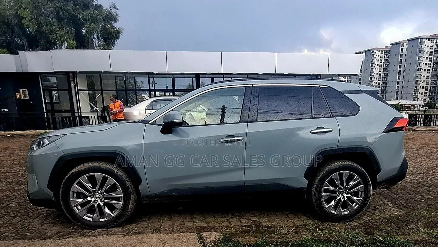 Toyota RAV4 2021 Green
