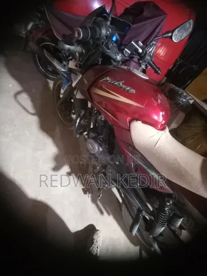 New Bajaj Avenger 180 2019 Red