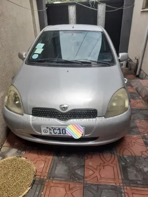 Toyota Vitz 2001 Silver