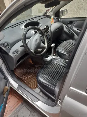 Toyota Vitz 2001 Silver