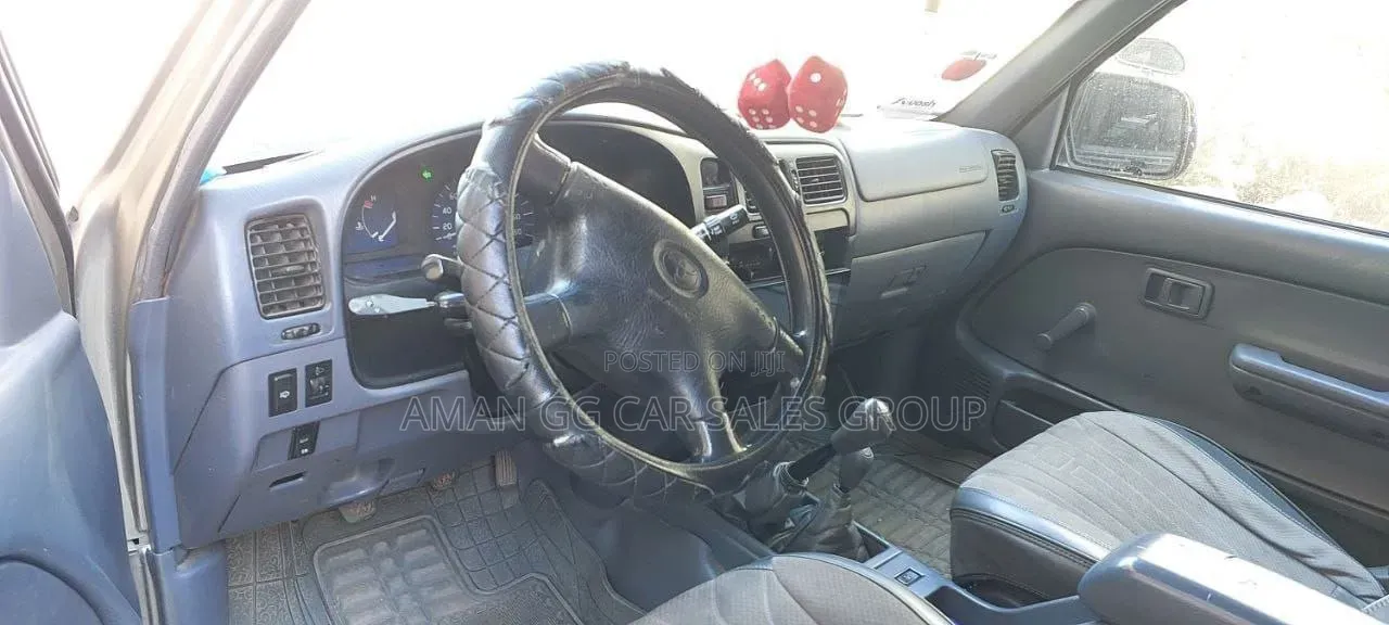 Toyota Hilux 2004 Brown