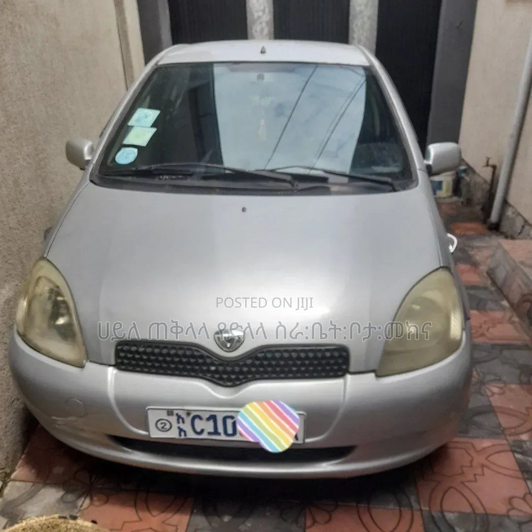 Toyota Vitz 2001 Silver